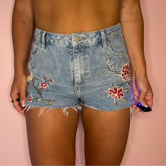 TOPSHOP embroidered denim shorts - Picture 4 of 11